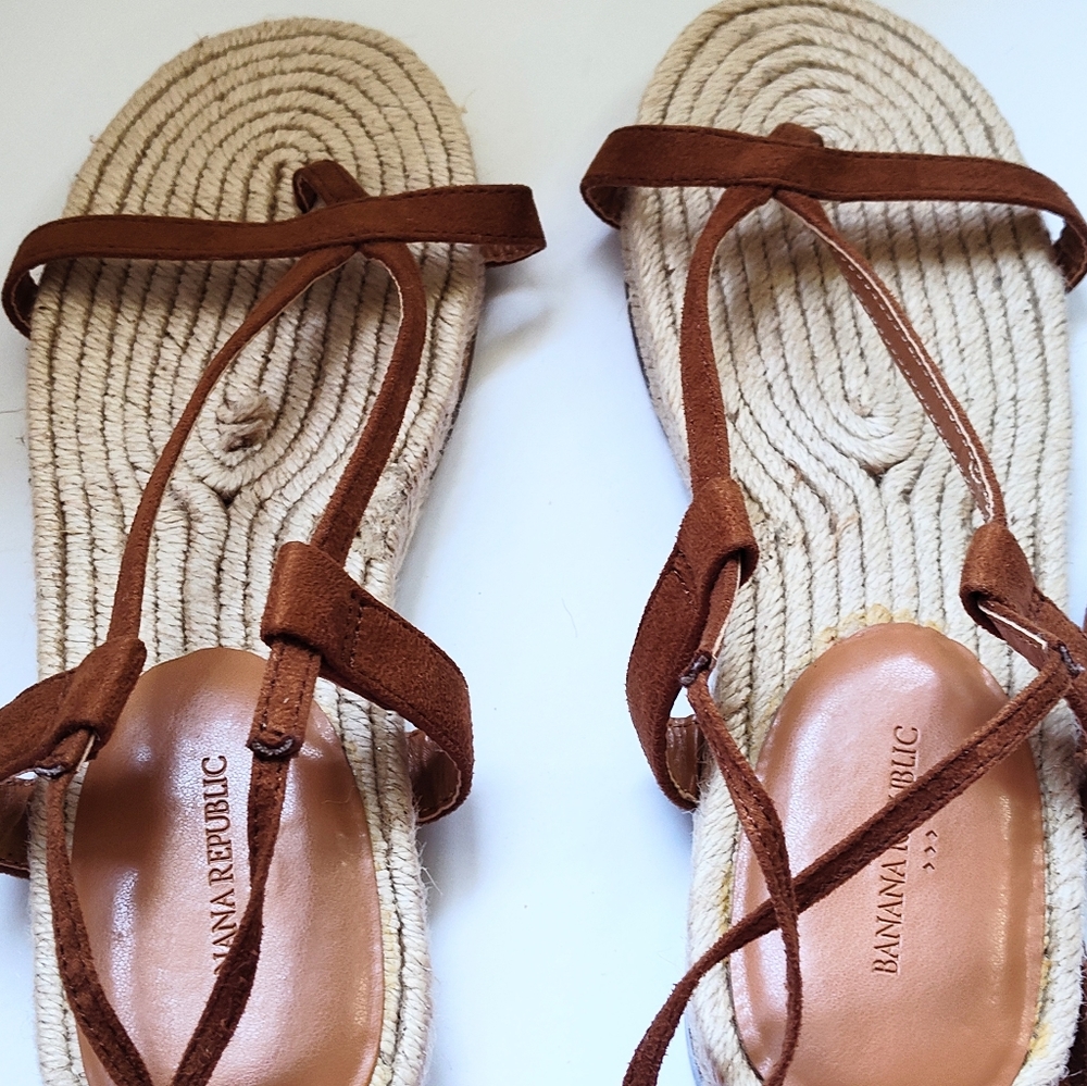 NWOT STRAPPY ESPADRILLE COGNAC